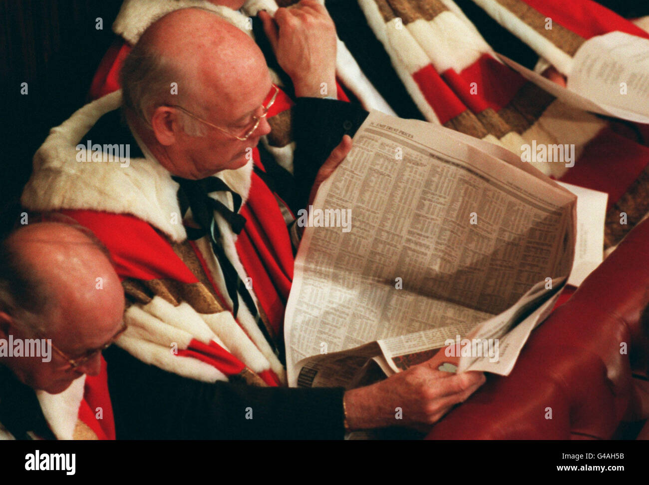 PA NEWS PHOTO 18/11/93 A PEER READS THROUGH THE CITY PAGES OF A NEWSPAPER BEFORE THE QUEEN'S SPEECH IN THE HOUSE OF LORDS, LONDON Stock Photo
