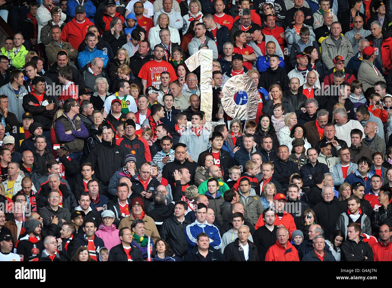 Soccer - Barclays Premier League - Manchester United v Blackpool - Old Trafford. Manchester United fans hold up a giant 19 in the stands to signify their 19 league titles Stock Photo