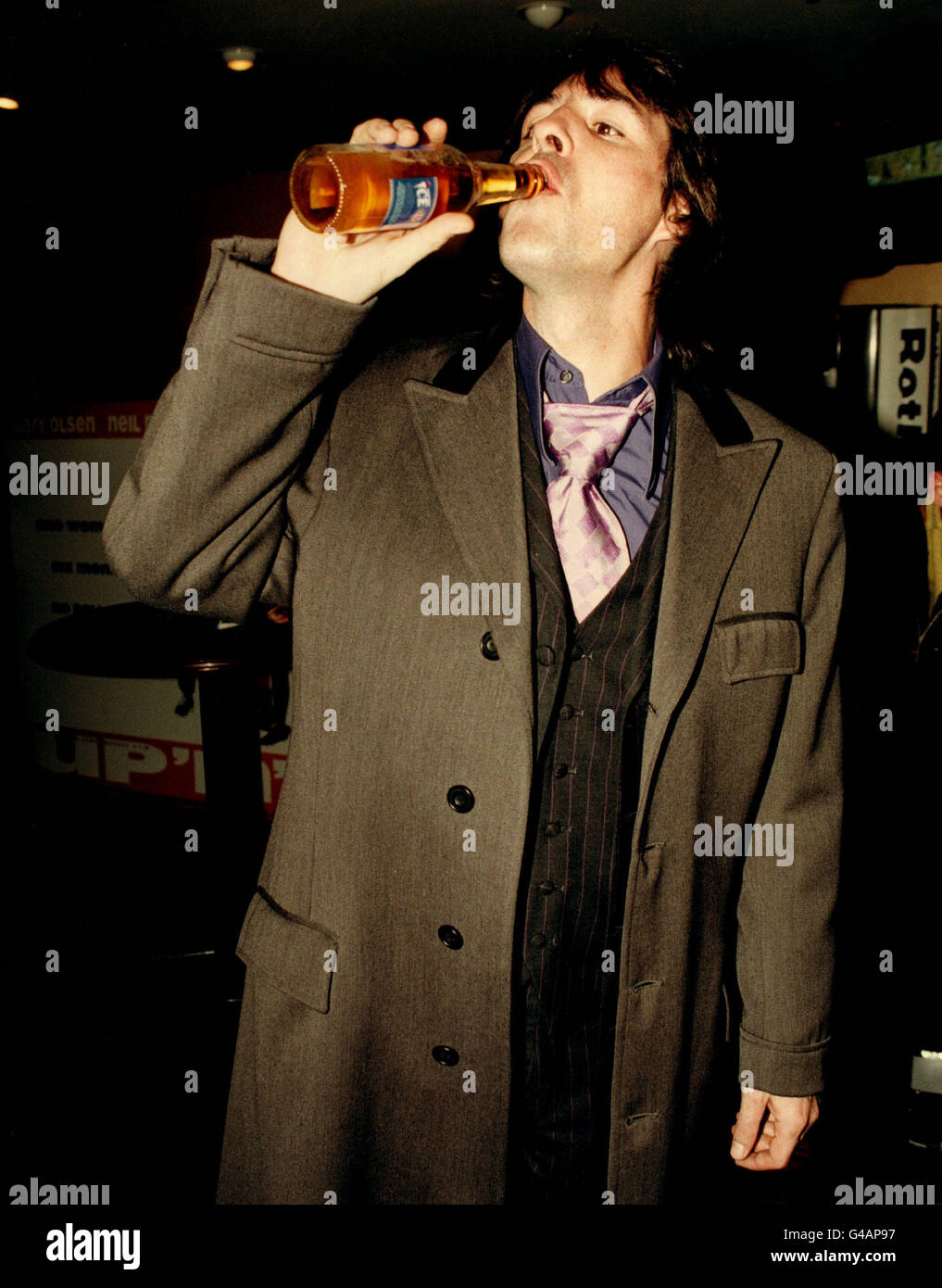 PA NEWS PHOTO 21/01/98 NEIL MORRISSEY AT A POST PREMIERE PARTY FOR THE RELEASE OF HIS NEW FILM 'UP 'N' UNDER' AT THE 'SPORTS CAFE' IN LONDON Stock Photo