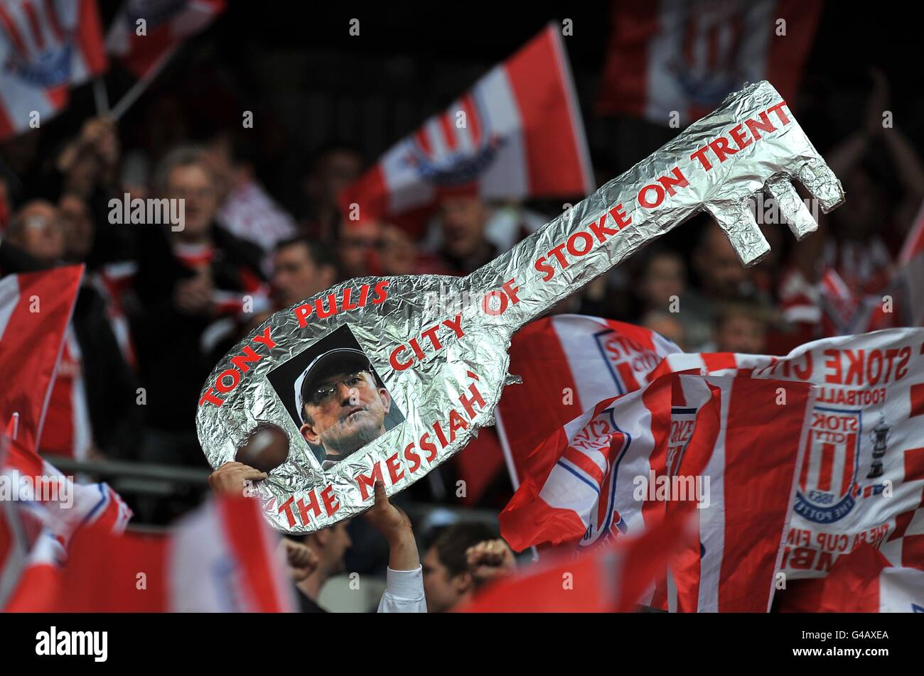 Soccer - FA Cup - Final - Manchester City v Stoke City - Wembley Stadium. Stoke City fans hold a giant key bearing the face of manager Tony Pulis in the stands Stock Photo