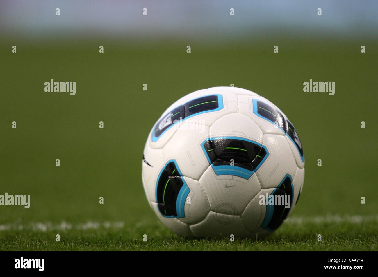 The nike t90 tracer ball hi-res stock photography and images - Alamy