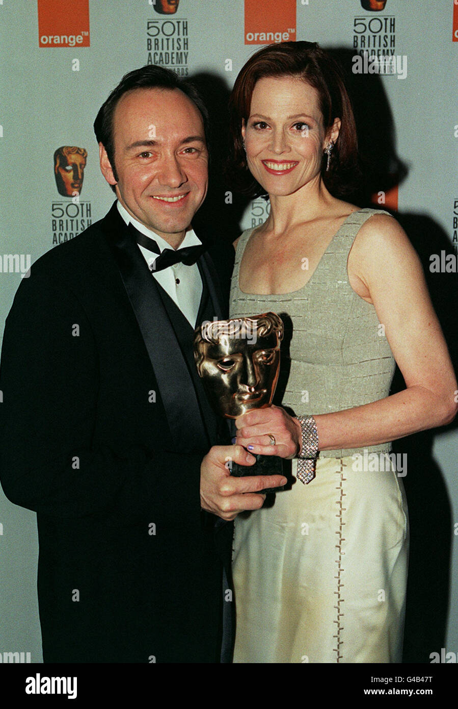 ACTRESS SIGOURNEY WEAVER, WHO WON BEST SUPPORTING ACTRESS FOR HER ROLE IN THE ICE STORM, WITH AMERICAN ACTOR KEVIN SPACEY, AT THE 50TH BAFTA AWADS IN LONDON. Stock Photo