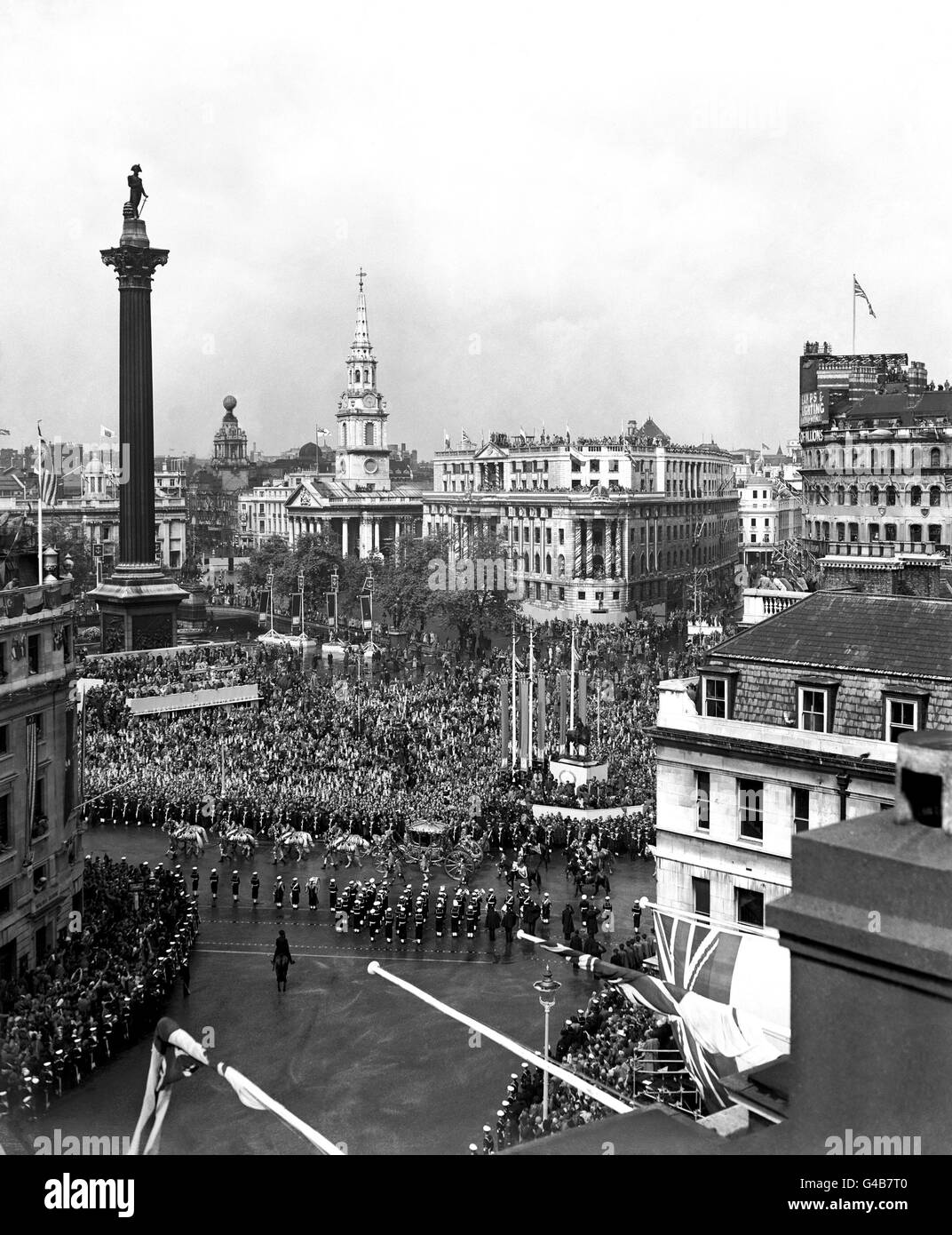 The Coronation procession passes through Trafalgar Square on the return journey from Westminster Abbey to Buckingham Palace after Queen Elizabeth II's Coronation. Stock Photo