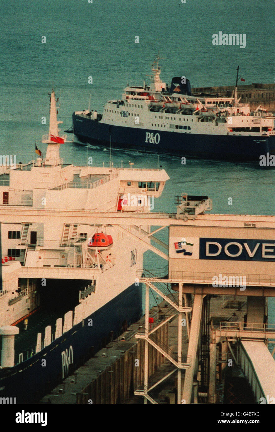 PA NEWS PHOTO 27/2/94 A EUROPEAN P & O FERRY DOCKING AT DOVER Stock Photo