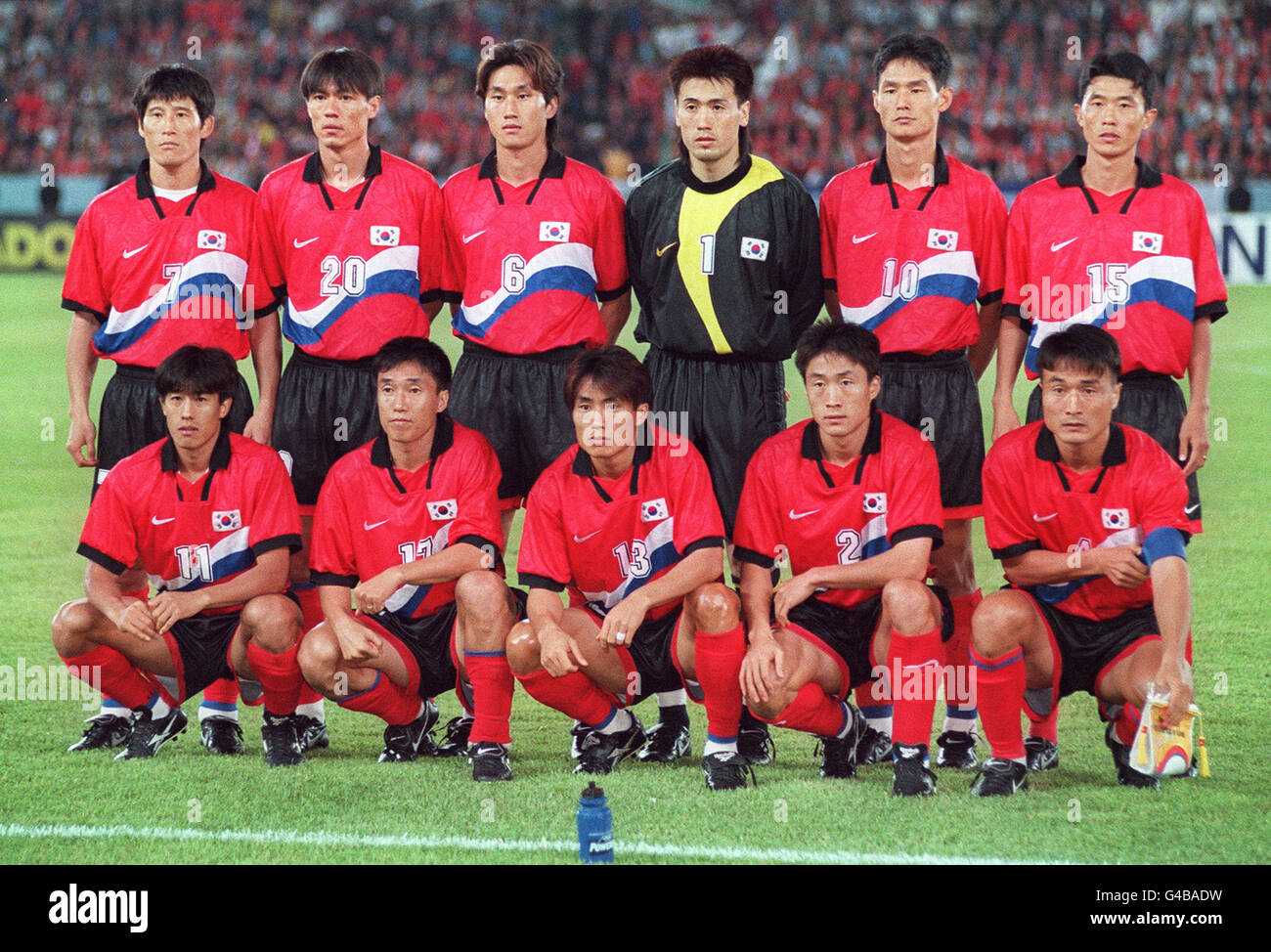 World Cup 1998 AFP PHOTO South Korea (L-R standing) Jung-Woon Ko, Myung-Bo Hong, Sang-Chul Yoo, Byung-Ji Kim, Yong-Soo Choi, Sang-Yoon Lee (L-R front row) Jung-Won Seo, Seok-Ju Ha, Tae-Young Kim, Ki-Hyung Lee, Young-Il Choi AFP/KIM Jae-Hwan Cor e du Sud (de G D debout) Jung-Woon Ko, Myung-Bo Hong, Sang-Chul Yoo, Byung-Ji Kim, Yong-Soo Choi, Sang-Yoon Lee (de G D accroupis) Jung-Won Seo, Seok-Ju Ha, Tae-Young Kim, Ki-Hyung Lee, Young-Il Choi AFP/KIM Jae-Hwan Stock Photo