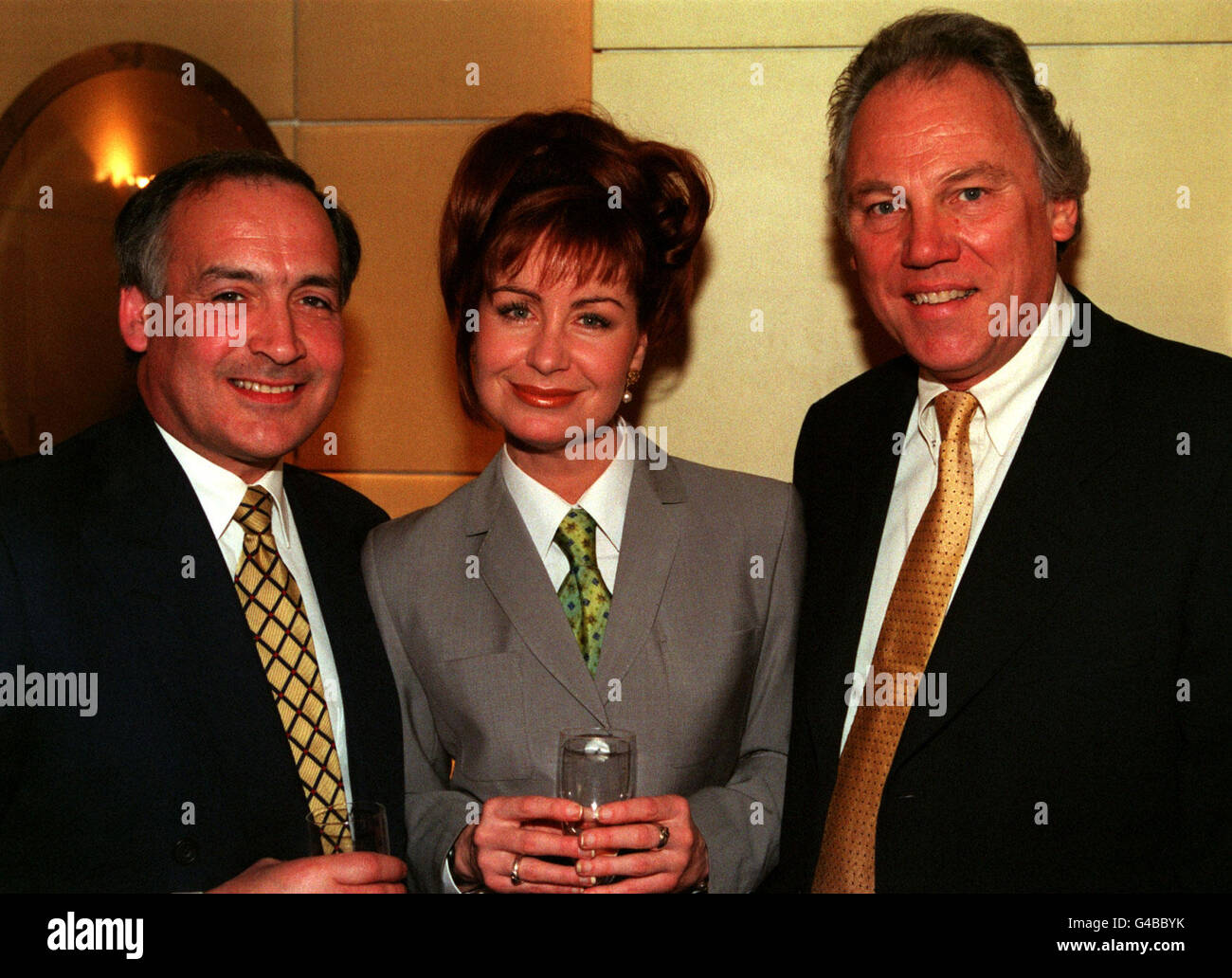 PA NEWS PHOTO 28/4/98 NEWSREADERS ALISTAIR STEWART (LEFT), PETER SISSONS AND WEATHER FORECASTER SIAN LLOYD (CENTRE) AT THE 'TIE WEARERS OF THE YEAR AWARDS' AT THE HYATT CARLTON HOTEL, LONDON Stock Photo