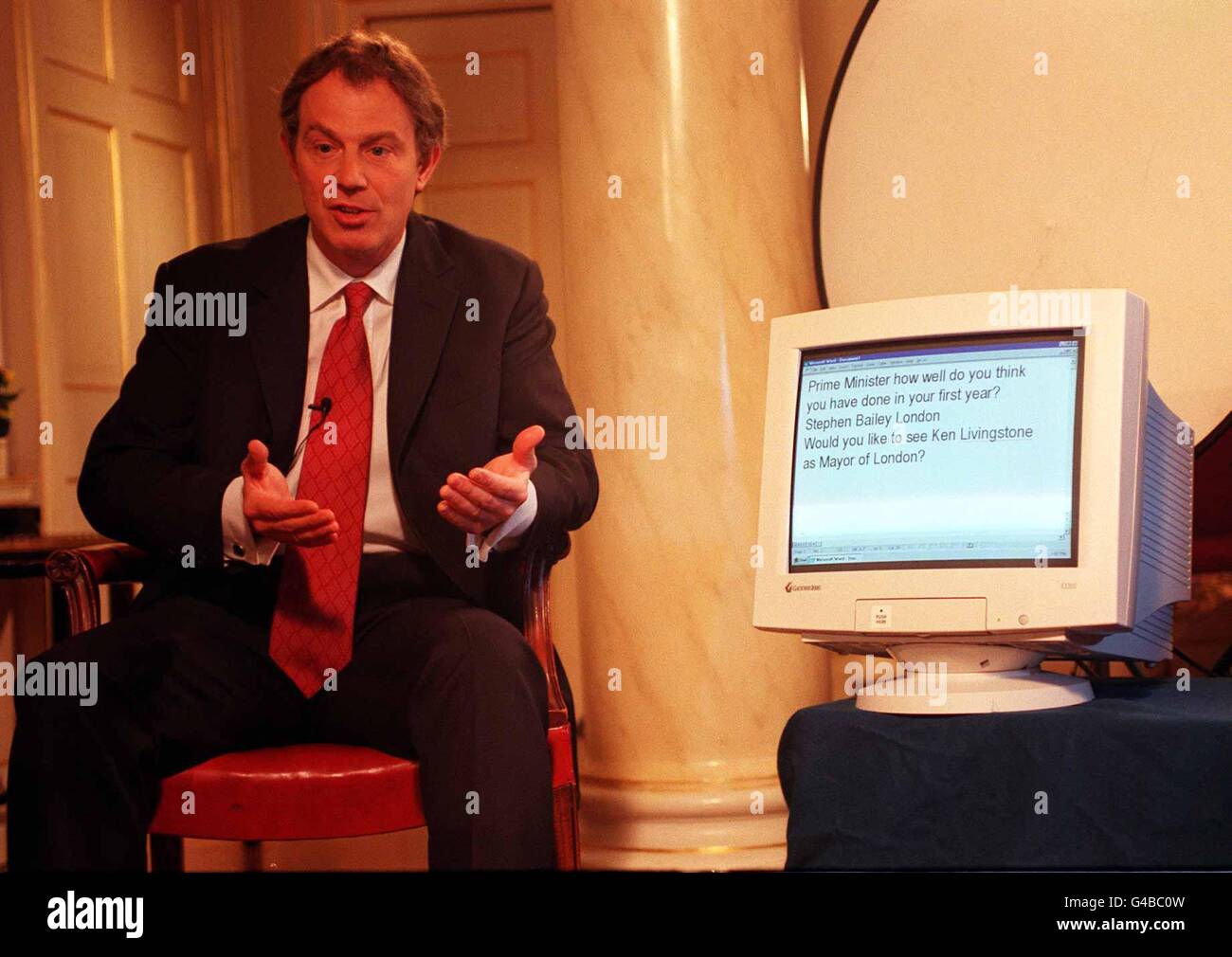 TONY BLAIR INTERNET INTERVIEW (2 Stock Photo - Alamy