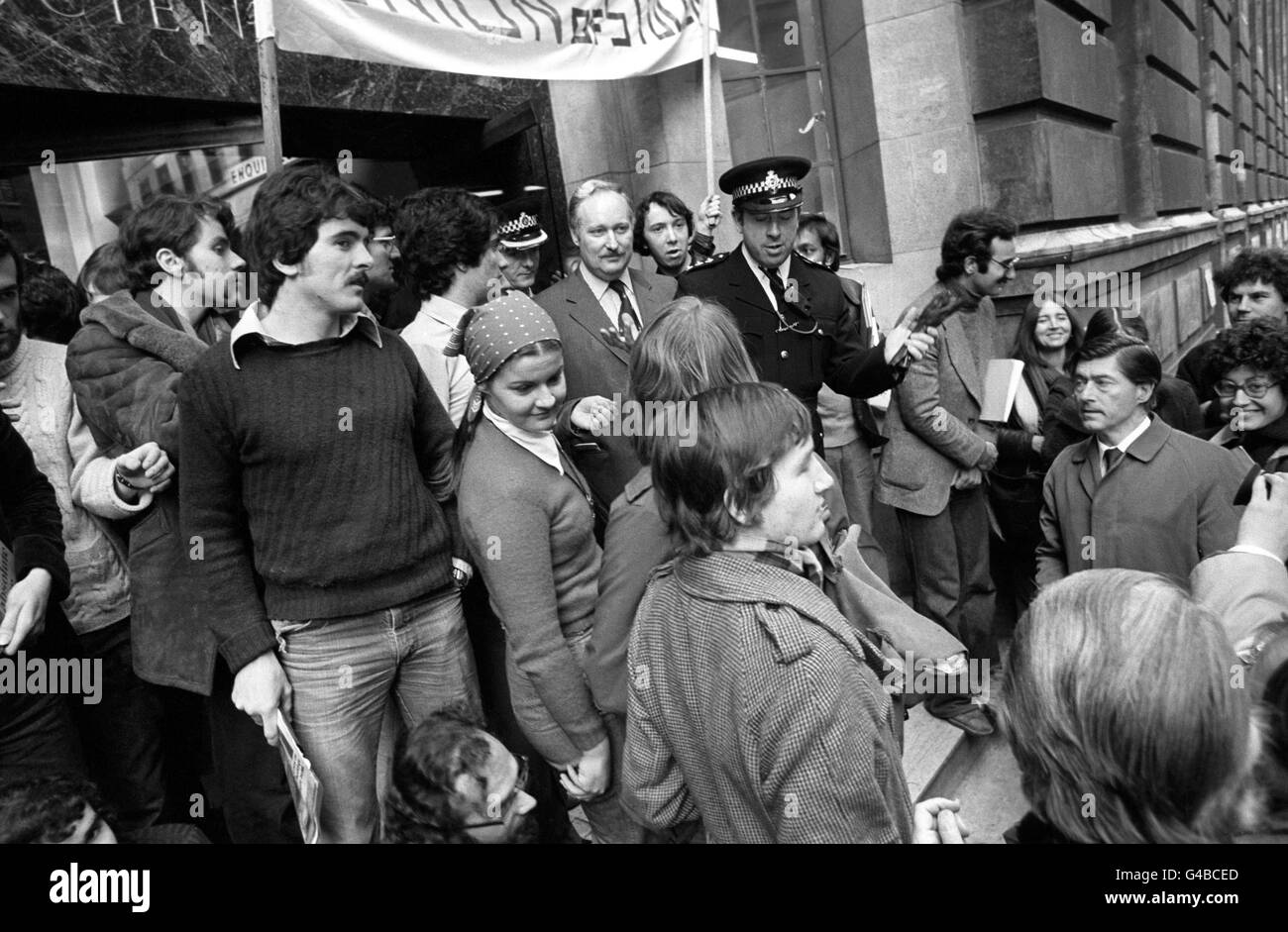 Michael Harris, under-sherriff for the City of London, surrounded by students as he leaves the London School of Economics after an unsuccessful attempt to serve an eviction order granted by a High Court judge against the students who have occupied part of the building in a sit-in as a protest against government plans to raise tuition fees. Stock Photo
