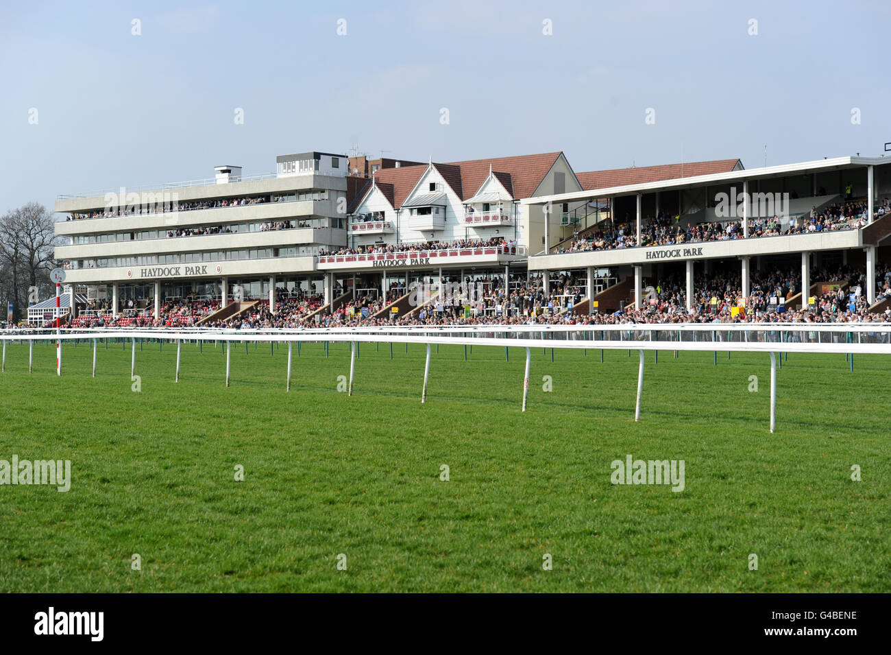 Horse Racing - Haydock Park Racecourse Stock Photo - Alamy