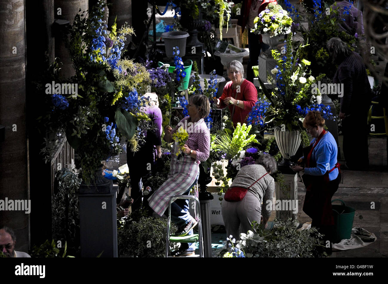 Flower Festival at Salisbury Cathedral Stock Photo Alamy