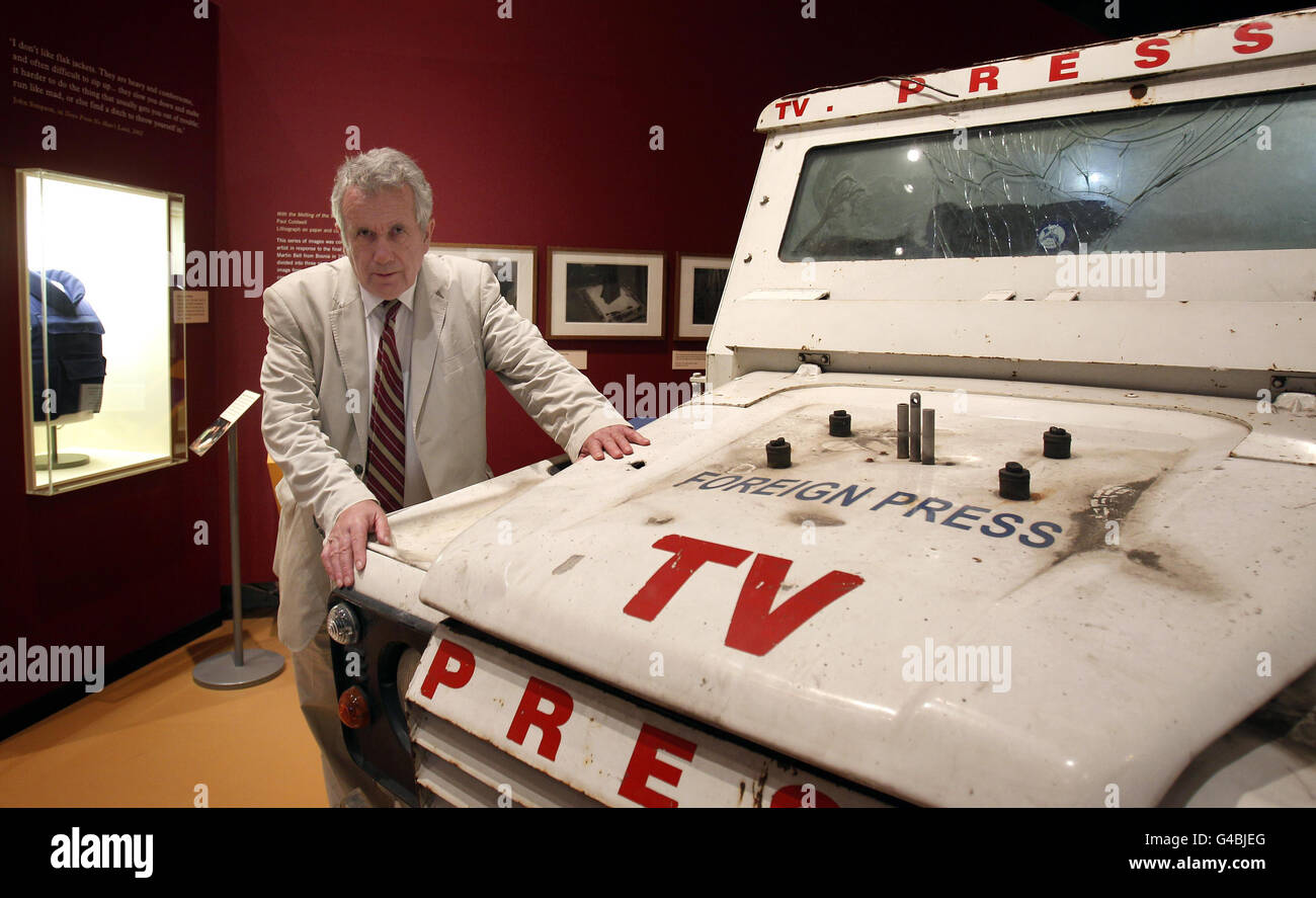 Martin Bell during a preview of an the exhibition profiling the work of war correspondents from 1914 onwards at the Imperial War Museum North in Manchester. War Correspondent: Reporting Under Fire Since 1914 - the first major UK exhibition about one of the world's most dangerous jobs - opens today. Stock Photo