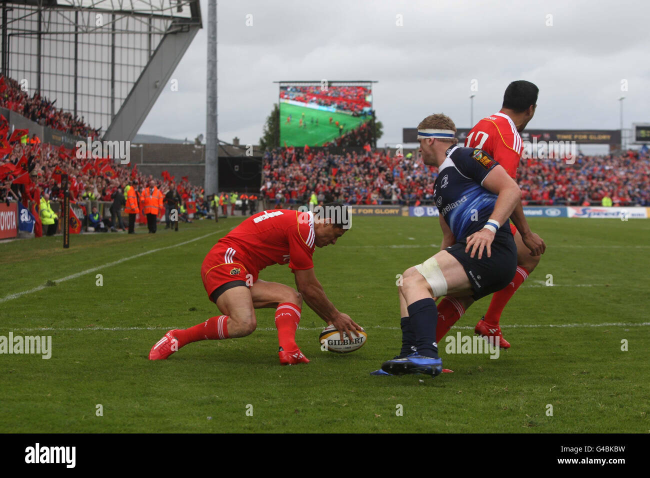 Munster's Dug Howlet scorers a try during the Magners League Final at Thomond Park Stadium, Limerick, Ireland. Stock Photo