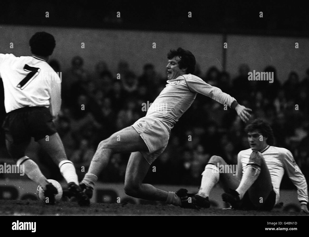 PA NEWS PHOTO 11/3/82 EDDIE GRAY (SCOTTISH INTERNATIONAL) IN THE THICK OF THE ACTION FOR LEEDS UNITED F.C. AT THEIR HOME GROUND ELLAND ROAD IN THEIR MATCH AGAINST TOTTENHAM HOTSPUR. Stock Photo