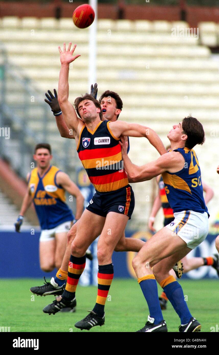 AUSTRALIAN RULES FOOTBALL Stock Photo Alamy