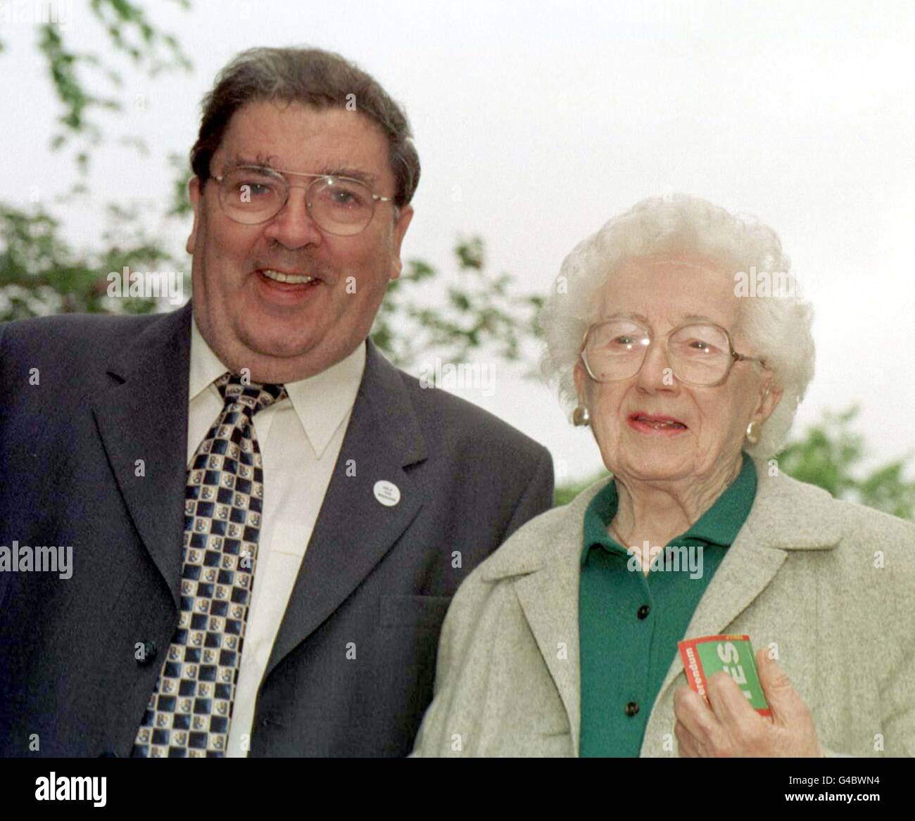 SDLP leader John Hume with Mary Hassan, aged 96, the great-aunt of former Eurovision Song Contest winner Dana at a polling station in Londonderry today (Friday) to vote in the referendum. Photo Barry Batchelor/PA. Stock Photo
