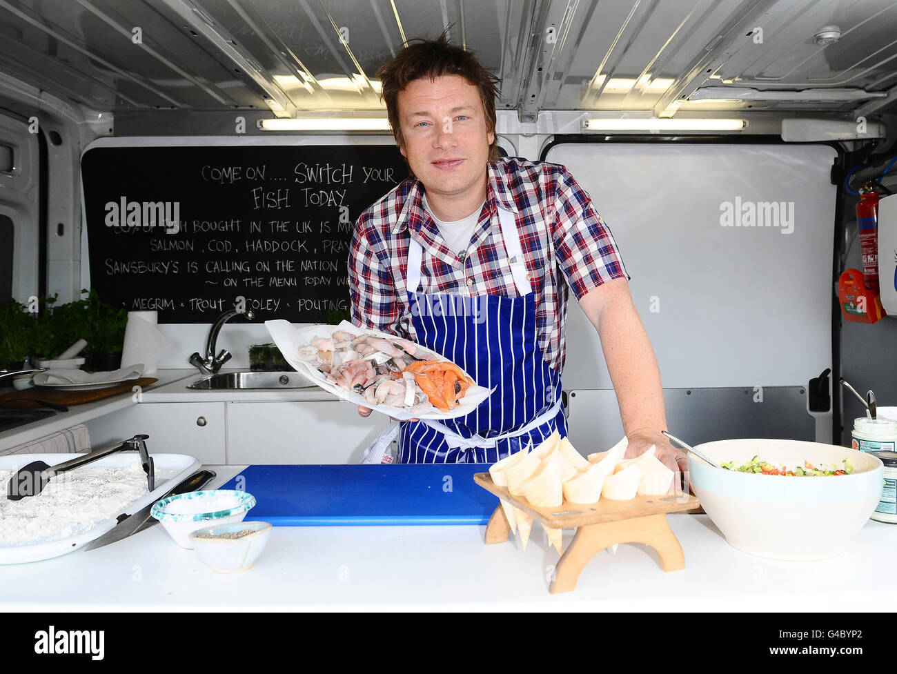 Jamie Oliver launches Sainsbury's 'Switch The Fish' campaign in Richmond, handing out freshly cooked samples of sustainable fish such as pouting, megrim and coley. Stock Photo