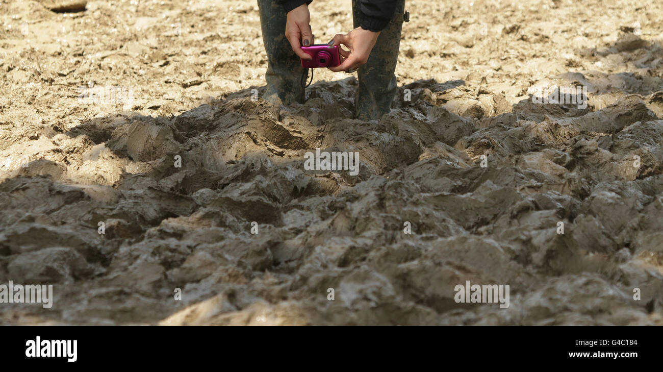 Mud woman glastonbury hi-res stock photography and images - Alamy