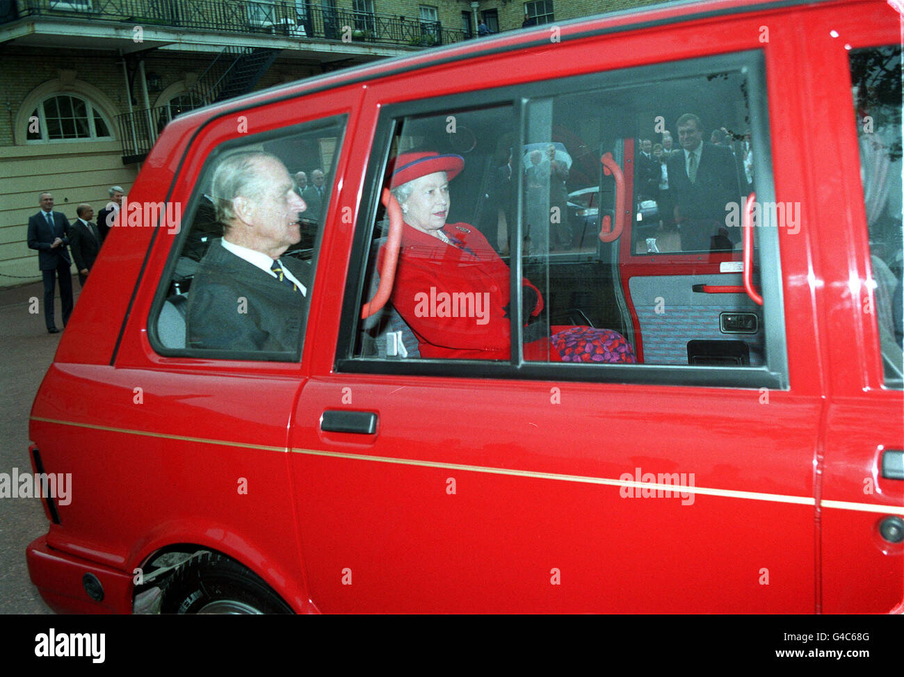 The Queen and Duke of Edinburgh take a ride in a specially converted gas-powered London taxi today (Thursday) to promote the Palace's new 'green' drive policy for cleaner air. Four royal cars - a 1960 Rolls-Royce Phantom V, a Daimler Limousine, a Rover 400 and the Metrocab favoured by Prince Philip - have so far been converted to run on eco-friendly liquid petroleum gas. See PA story ROYAL Queen Car. Rota picture by Arthur Edwards/The Sun. Stock Photo