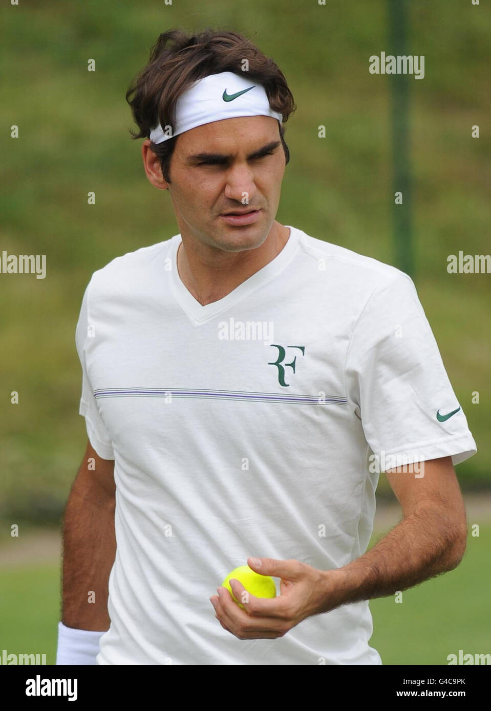 Switzerland's Roger Federer practices during the practice day for the 2011  Wimbledon Championships at the All England Lawn Tennis Club, Wimbledon  Stock Photo - Alamy