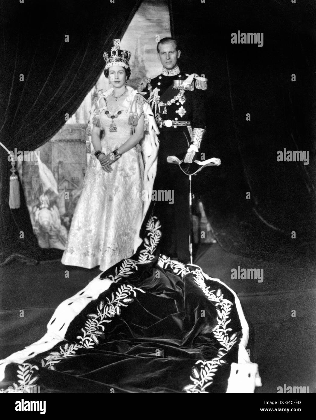 Queen Elizabeth Ii In The Throne Room Of Buckingham Palace High Resolution Stock Photography And Images Alamy
