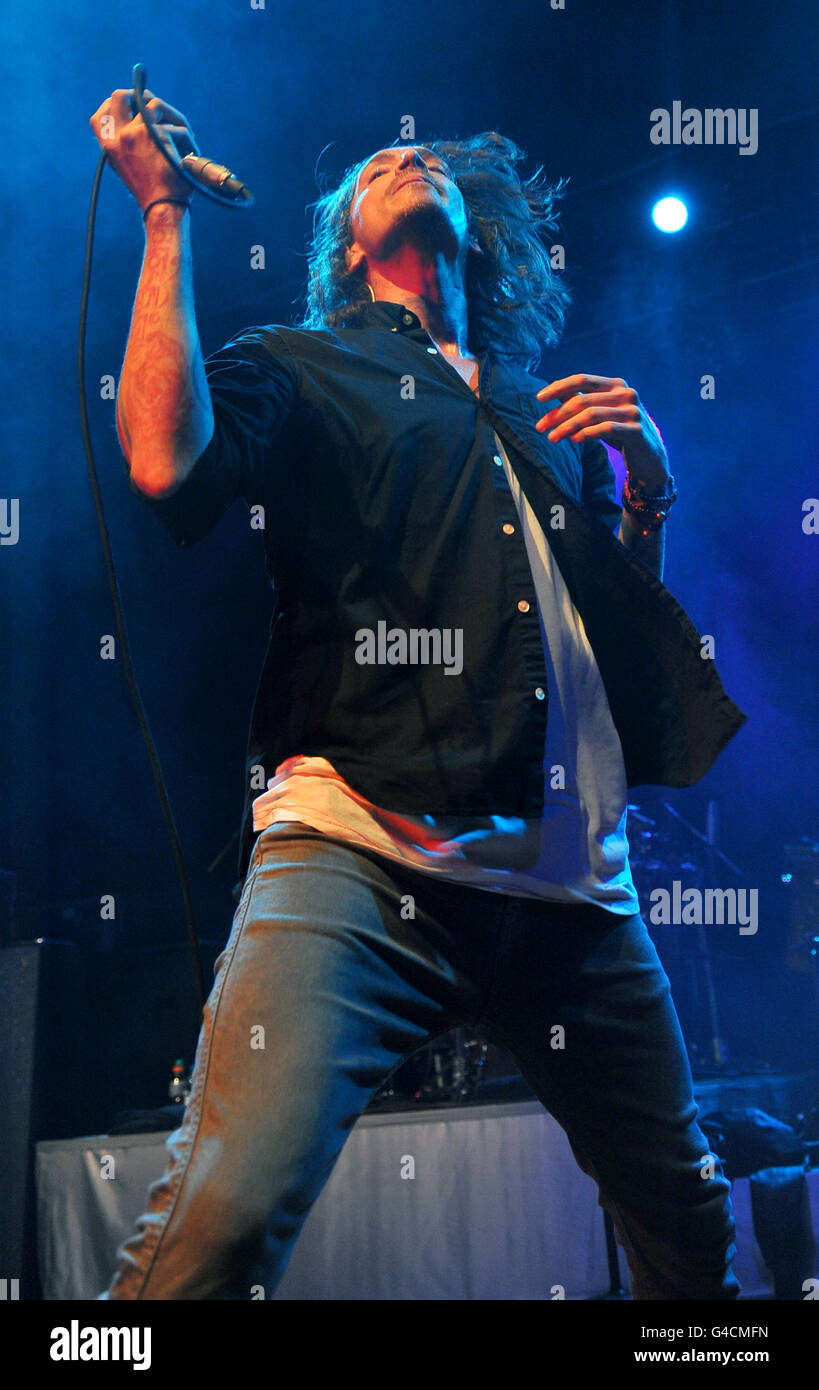 Brandon Boyd of Incubus performs on stage at the HMV Forum in north London. Stock Photo