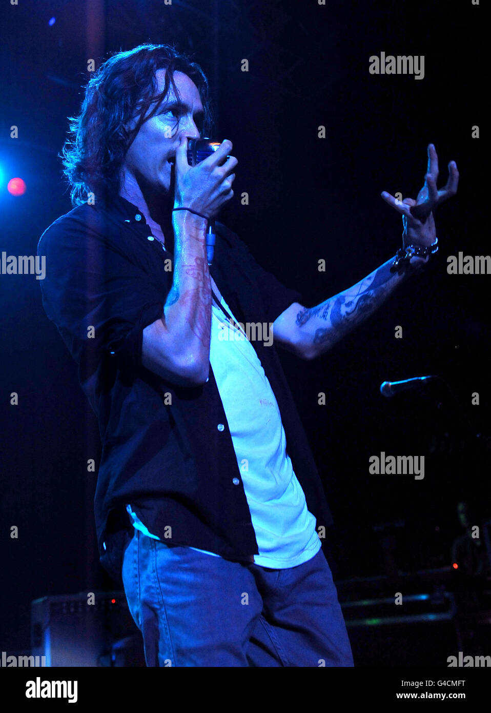 Brandon Boyd of Incubus performs on stage at the HMV Forum in north London. Stock Photo