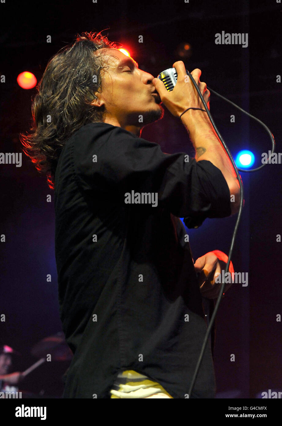 Brandon Boyd of Incubus performs on stage at the HMV Forum in north London. Stock Photo