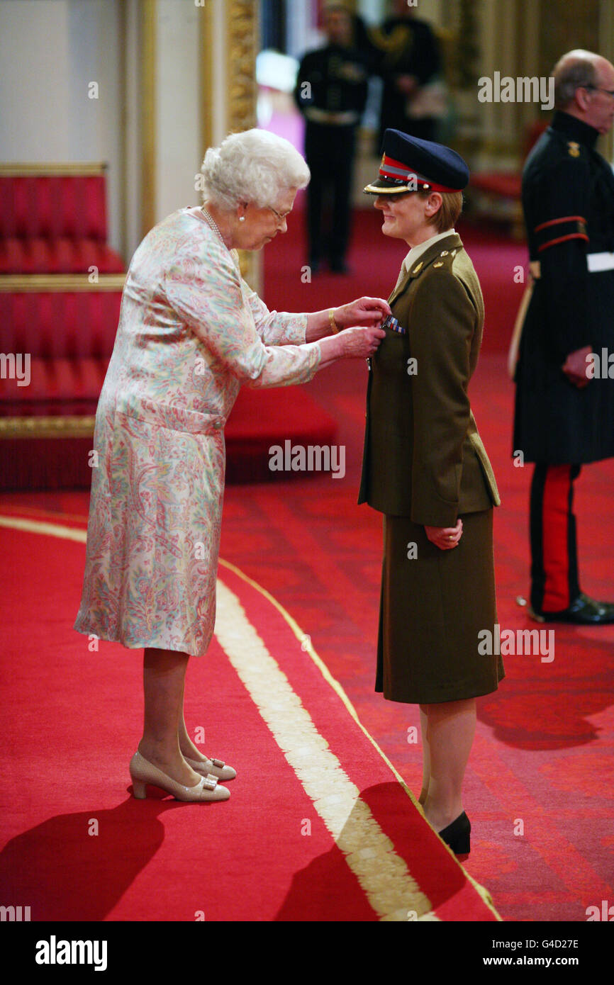 Major Ruth Truscott, Queen Alexandra's Royal Army Nursing Corps, is made an Associate of the Royal Red Cross, for services in Afghanistan by Queen Elizabeth II at Buckingham Palace, London. Stock Photo