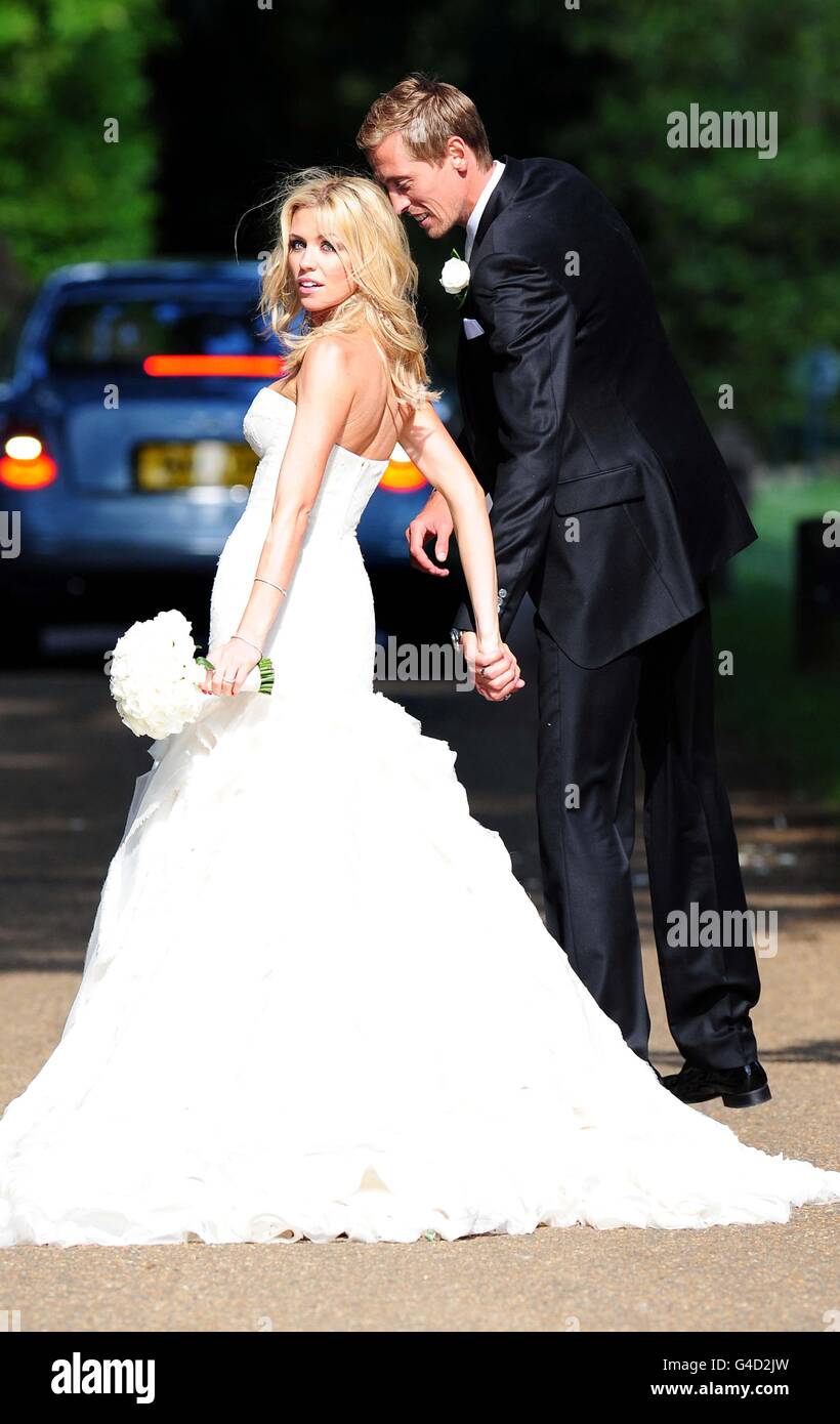 Footballer peter crouch and model abbey clancy in the grounds of ...
