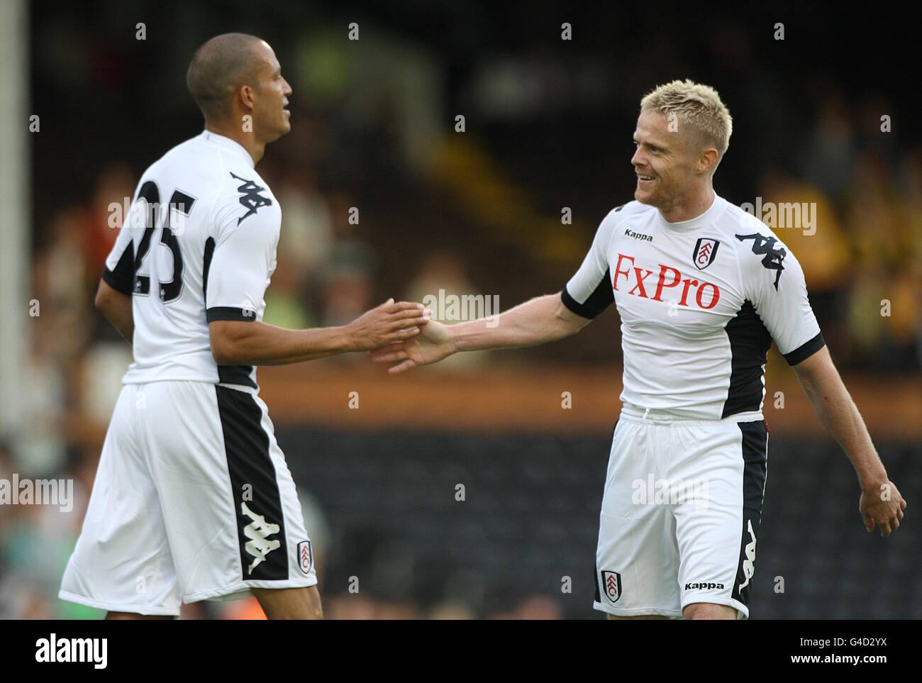 Soccer - UEFA Europa League - First Qualifying Round - First Leg - Fulham v NSI Runavik - Craven Cottage. Fulham's Bobby Zamora (left) congratulates team-mate Damien Duff on scoring their first goal of the game Stock Photo