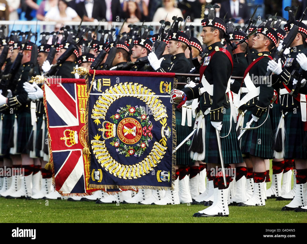 Queen presents regiment new Colours Stock Photo Alamy