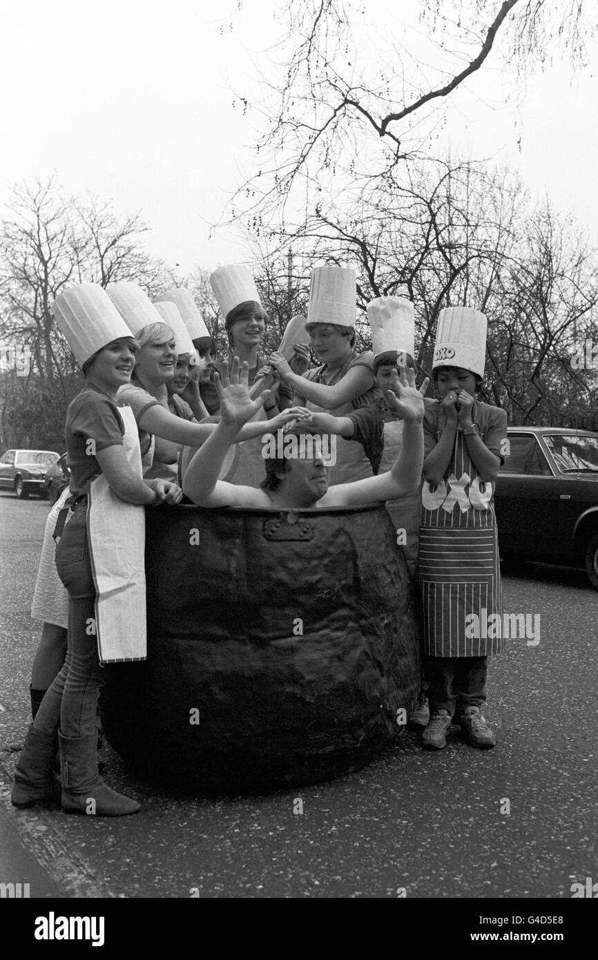 Cooking Competition - Simon Bates - 1985 Stock Photo