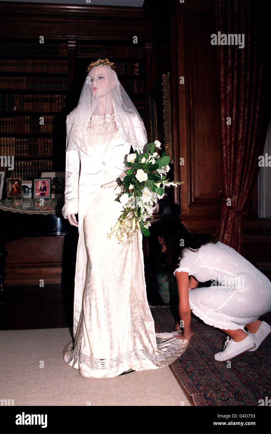 LILI DENT BROCKLEHURST WEDDING DRESS ON SHOW Stock Photo