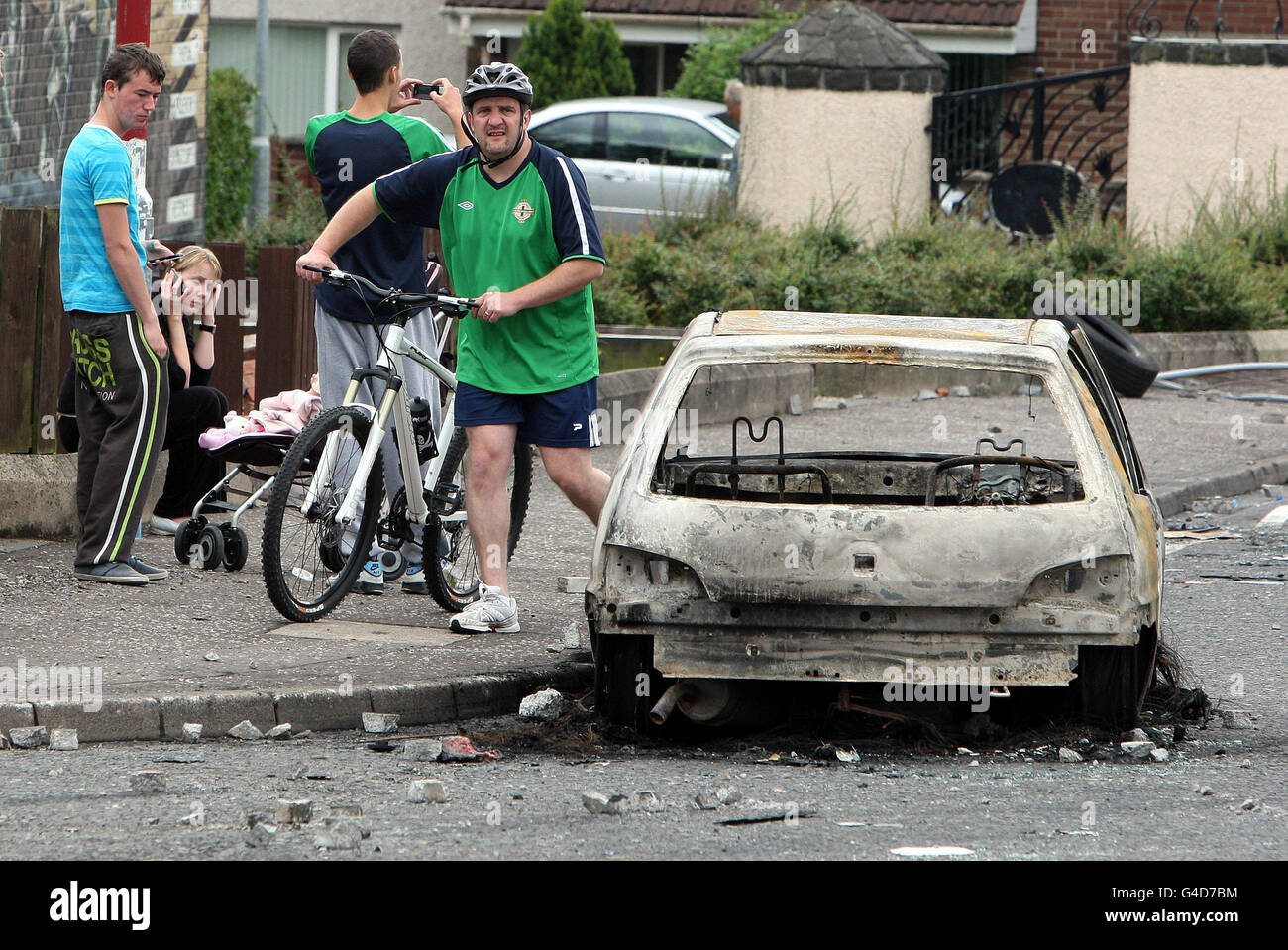 After a night of loyalist rioting hi-res stock photography and images ...