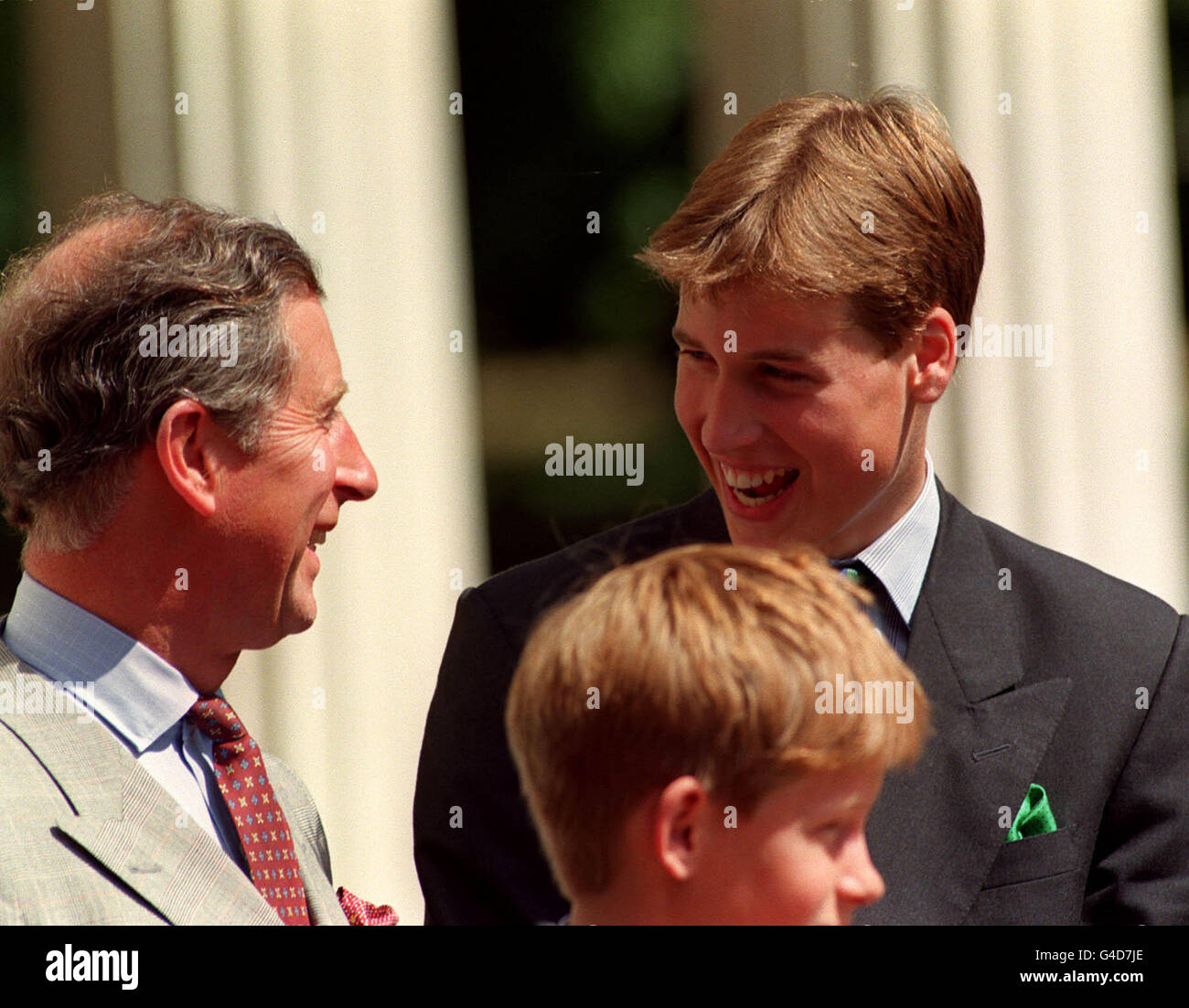 PA NEWS PHOTO 4/8/98 THE PRINCE OF WALES (LEFT) SHARES A JOKE WITH WITH PRINCE WILLIAM (RIGHT) AND HIS YOUNGER BROTHER HARRY OUTSIDE CLARENCE HOUSE, LONDON, WHERE MEMBERS OF THE ROYAL FAMILY GATHERED WITH THE QUEEN MOTHER TO CELEBRATE HER 98TH BIRTHDAY. Stock Photo