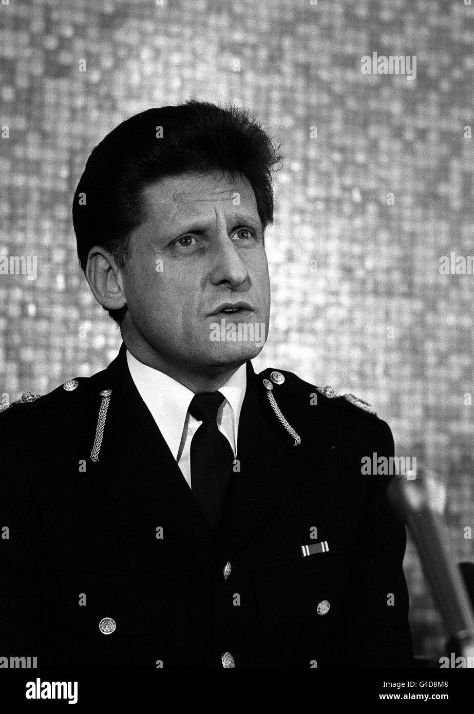 PA NEWS PHOTO 7/2/87 RICHARD WELLS, DEPUTY ASSISTANT COMMISIONER OF THE METROPOLITAN POLICE, NORTH-WEST AREA AT A PRESS CONFERENCE AT HOLBORN POLICE STATION, LONDON FOLLOWING LAST NIGHT'S SHOOTING OUTSIDE SIR JOHN SOANE'S MUSEUM INVOLVING POLICE AND AN ARMED GANG Stock Photo