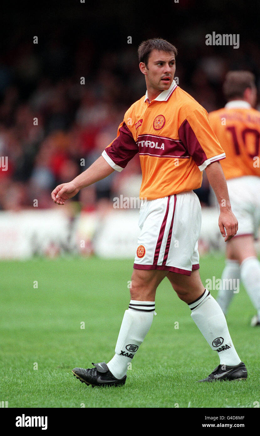 PA NEWS PHOTO: BY DAVE CHESKIN 25/7/98 MOTHERWELL'S STEPHEN HALLIDAY DURING THE JOHN PHILLIEN TESTIMONIAL GAME AGAINST WEST HAM UNITED AT THE FIR PARK GROUND, SCOTLAND Stock Photo