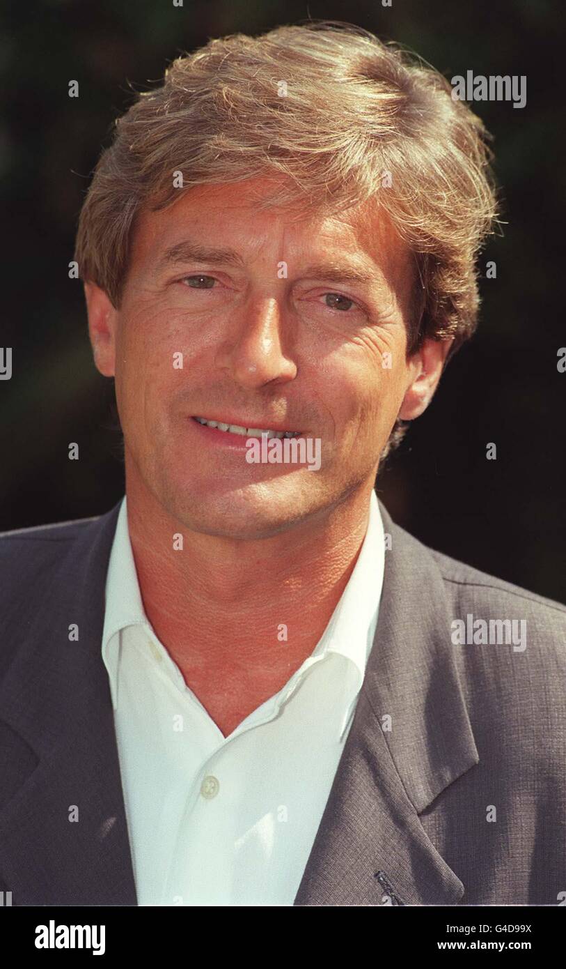 PA NEWS 19/8/98 NIGEL HAVERS, WHO STARS AS WARWICKSHIRE'S NEW POLICE SURGEON DR JONATHAN PAIGE IN THE NEW-LOOK BBC SERIES 'DANGERFIELD', AT A PHOTOCALL IN LONDON. Stock Photo