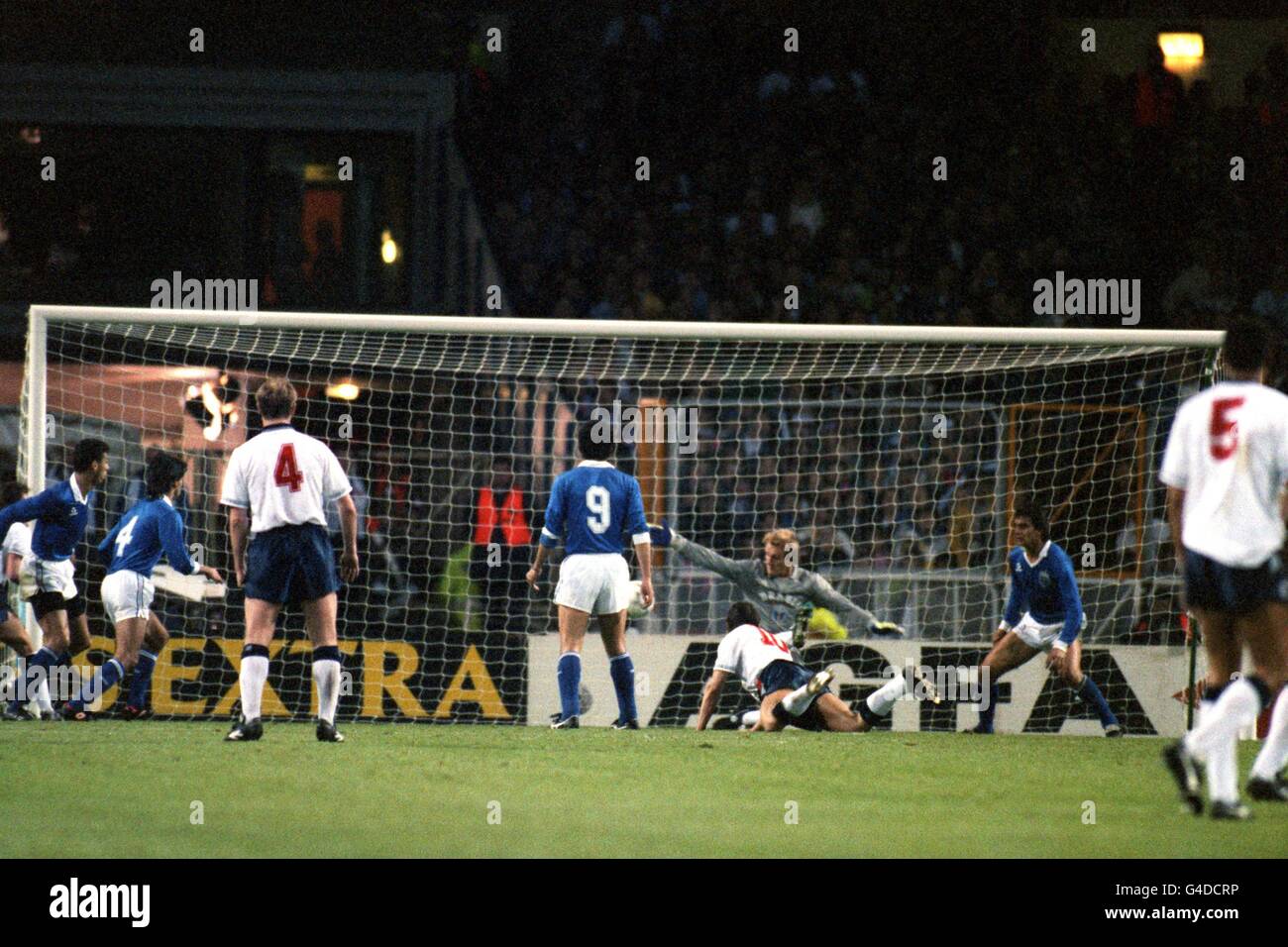 INTERNATIONAL FOOTBALL. ENGLAND v BRAZIL. GARY LINEKER SCORES. GOAL