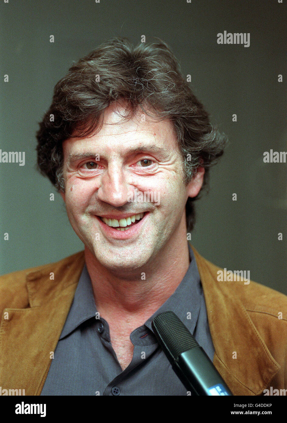 PA NEWS PHOTO 24/6/98 FRENCH ACTOR DANIEL AUTEUIL POSES AT A PHOTOCALL IN THE CINE LUMIERE IN THE INSTITUT FRANCAIS, LONDON TO INTRODUCE THE BRITISH PREMIERE OF THE FILM 'LE BOSSU' Stock Photo