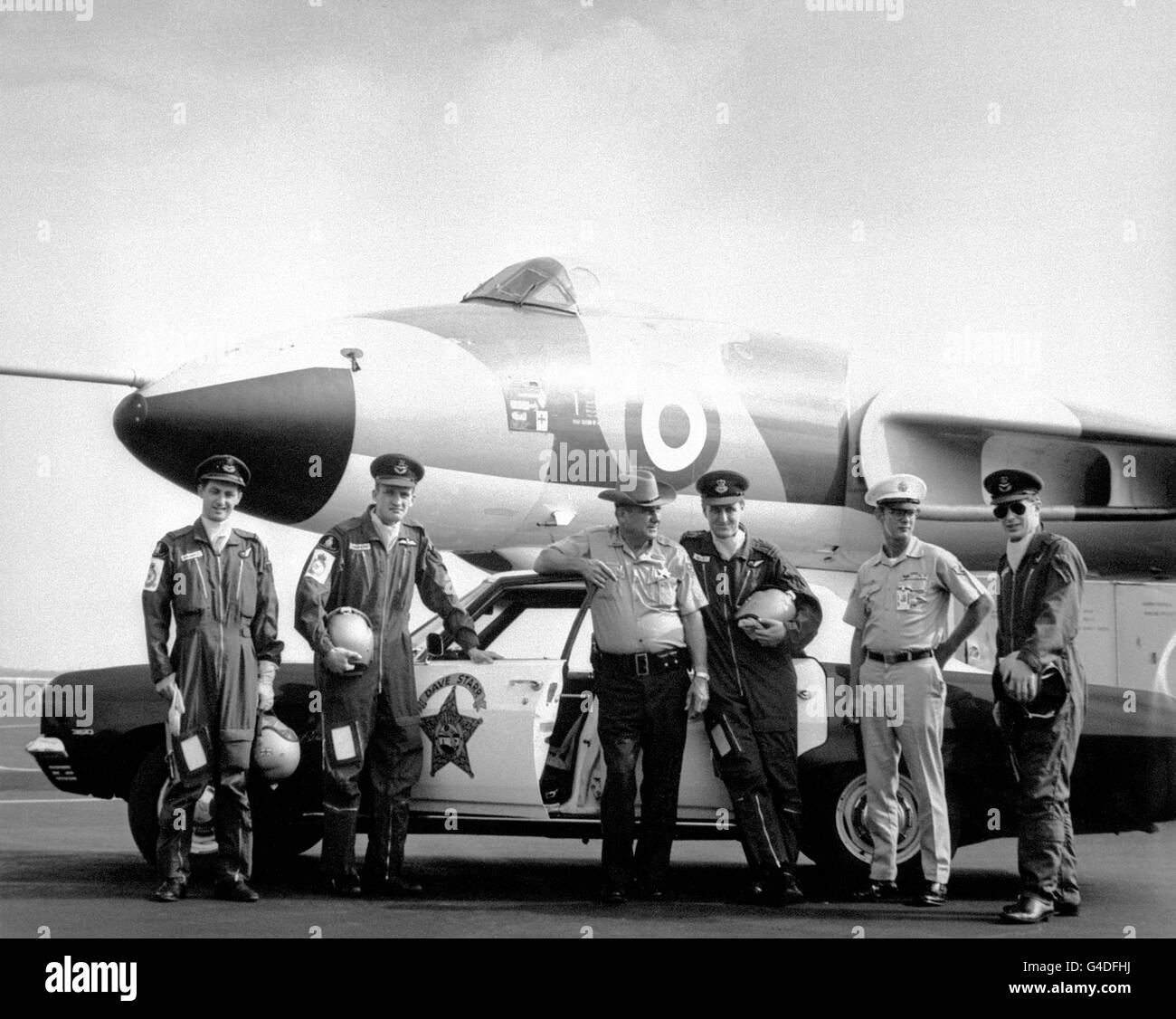 An Orange County deputy sheriff poses with the crew of an RAF Vulcan bomber at McCoy Air Force Base in the United States Stock Photo