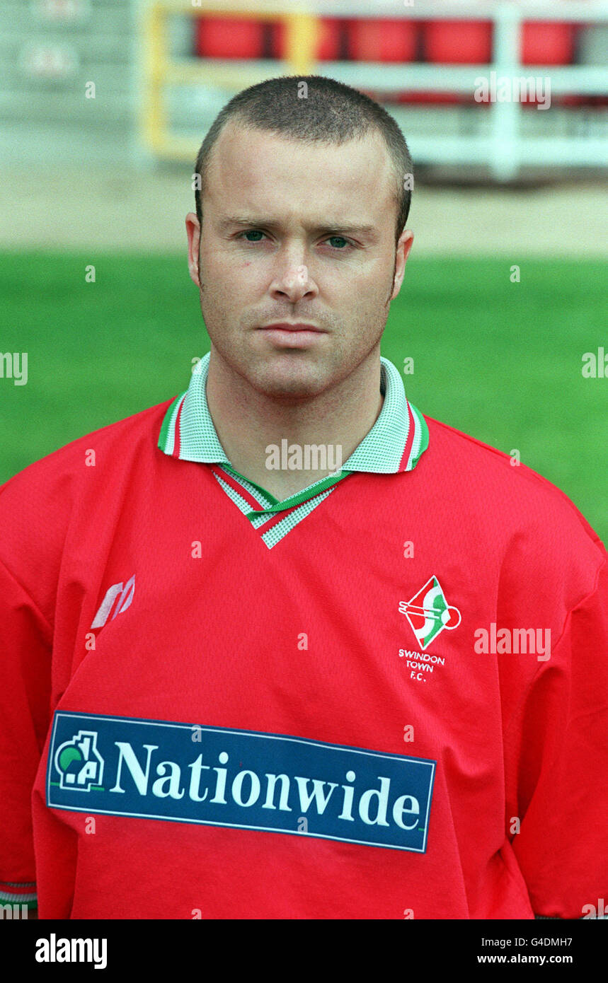 PA NEWS PHOTO 1/7/98 FOOTBALLER CRAIG TAYLOR OF SWINDON TOWN F.C Stock ...