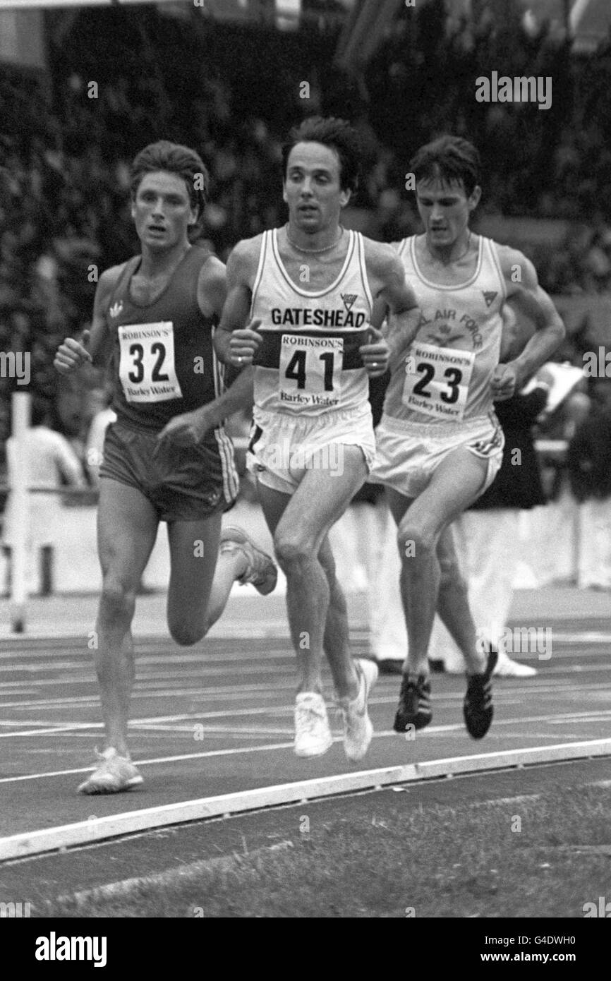 Barry Smith (c), representing Gateshead, leads from G. Smith (l) of Liverpool Harriers & Athletic club and Steve Jones (r) of the RAF. Stock Photo