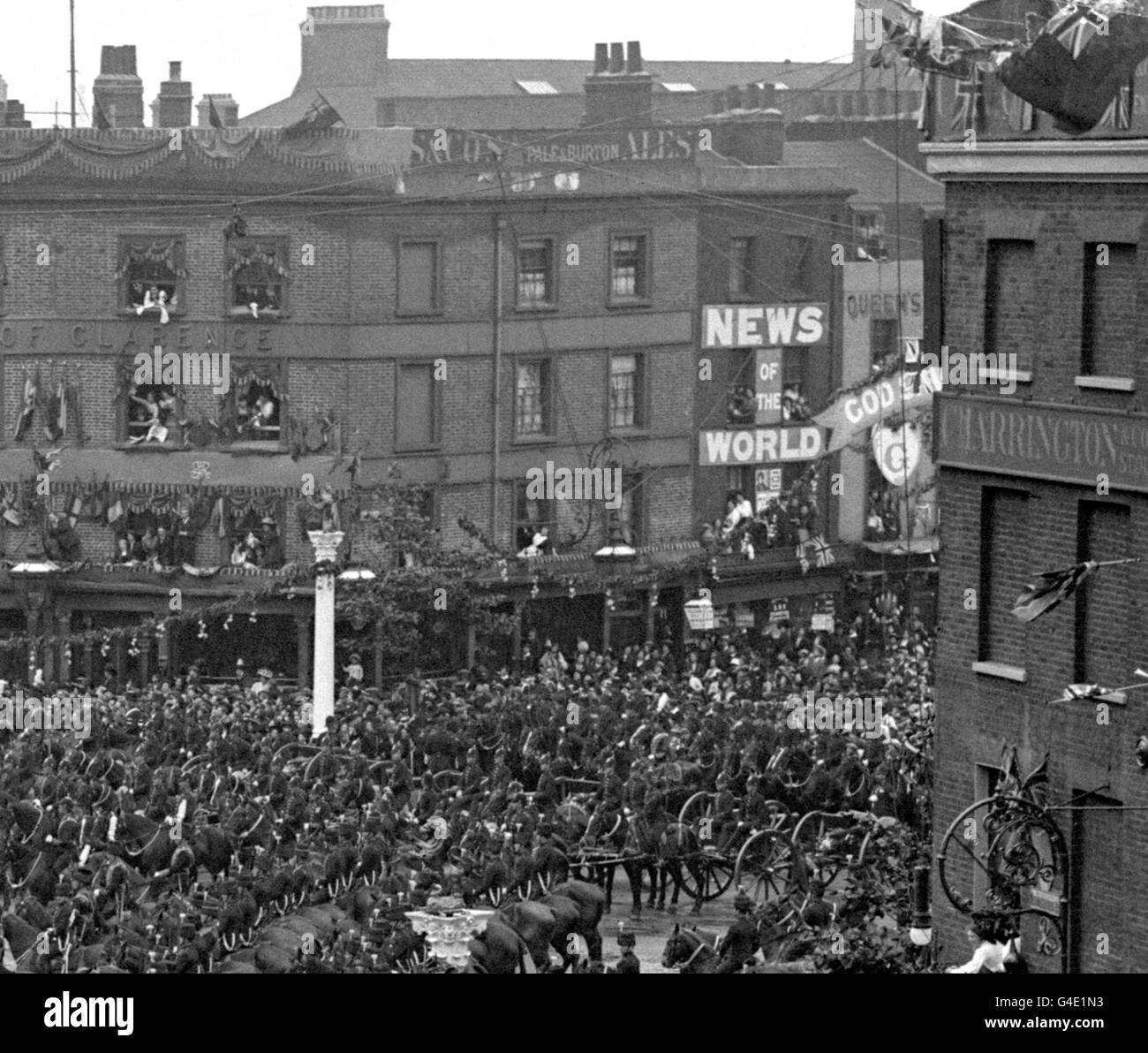 The Coronation procession of King George V crossing St George's Circus, in Southwark, London. *Damaged Negative* Stock Photo