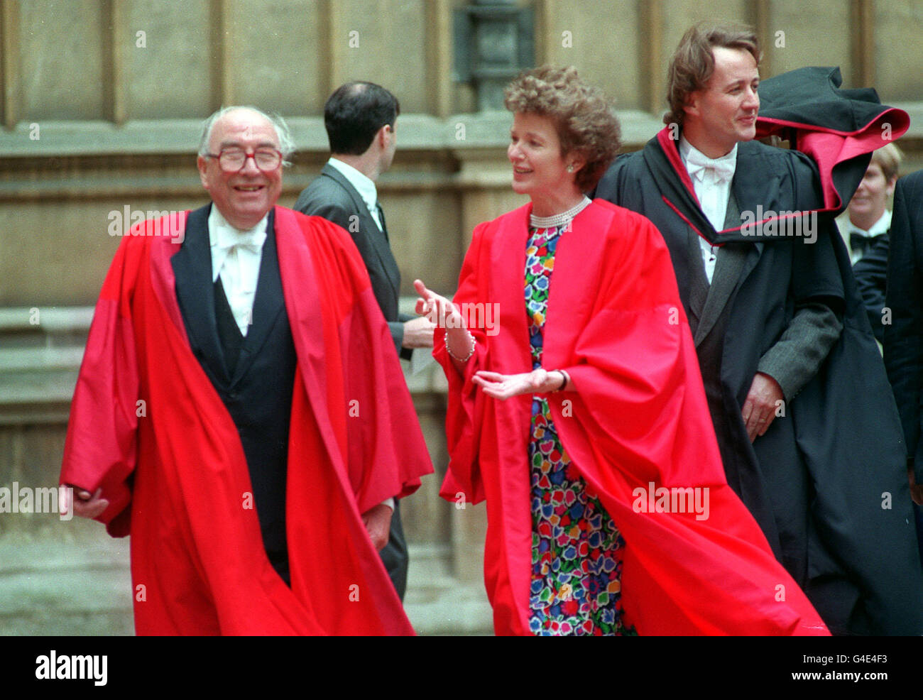 PA NEWS PHOTO 26/5/93 MARY ROBINSON, PRESIDENT OF IRELAND WITH LORD JENKINS OF HILLHEAD, CHANCELLOR OF OXFORD UNIVERSITY AND ROY FOSTER, THE CARROLL PROFESSOR OF IRISH HISTORY (RIGHT) LEAVING THE BODLEIAN LIBRARY AFTER SHE RECEIVED THE DEGREE OF DOCTOR OF CIVIL LAW BY DIPLOMA IN LONDON Stock Photo