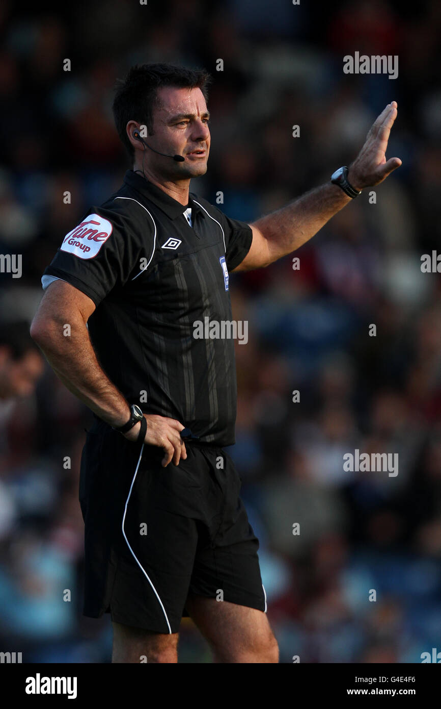 Referee eddie ilderton hires stock photography and images Alamy