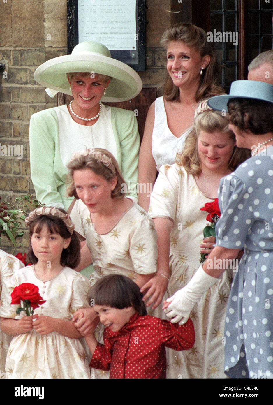 PA NEWS PHOTO 30/8/91 DIANA, THE PRINCESS OF WALES AT THE WEDDING OF HER FORMER FLAT-MATE VIRGINIA PITMAN TO BANKER HENRY CLARKE AT CHRIST CHURCH IN CHELSEA, LONDON. WITH HER IS ANOTHER OF HER OLD FLAT-MATES SOPRANO CAROLYN BARTHOLOMEW Stock Photo