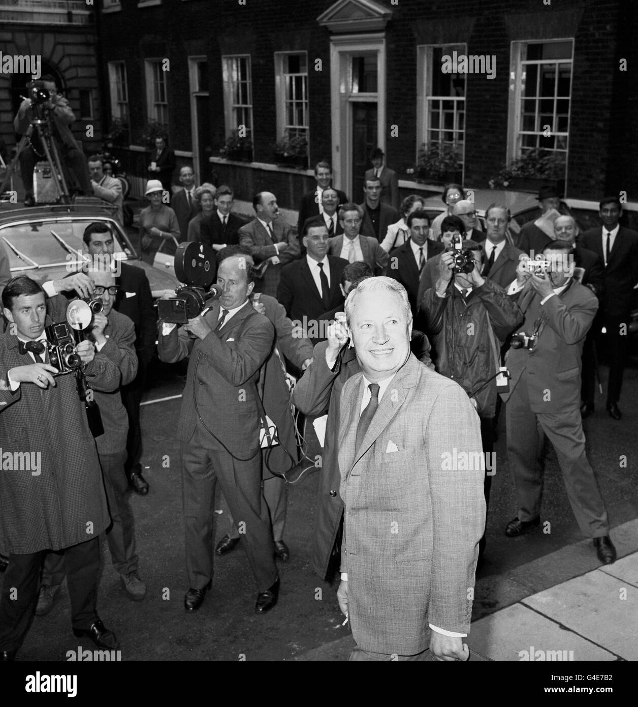 PA NEWS PHOTO 28/7/65 EDWARD HEATH LEAVING HIS FLAT IN ALBANY, Piccadilly, LONDON Stock Photo