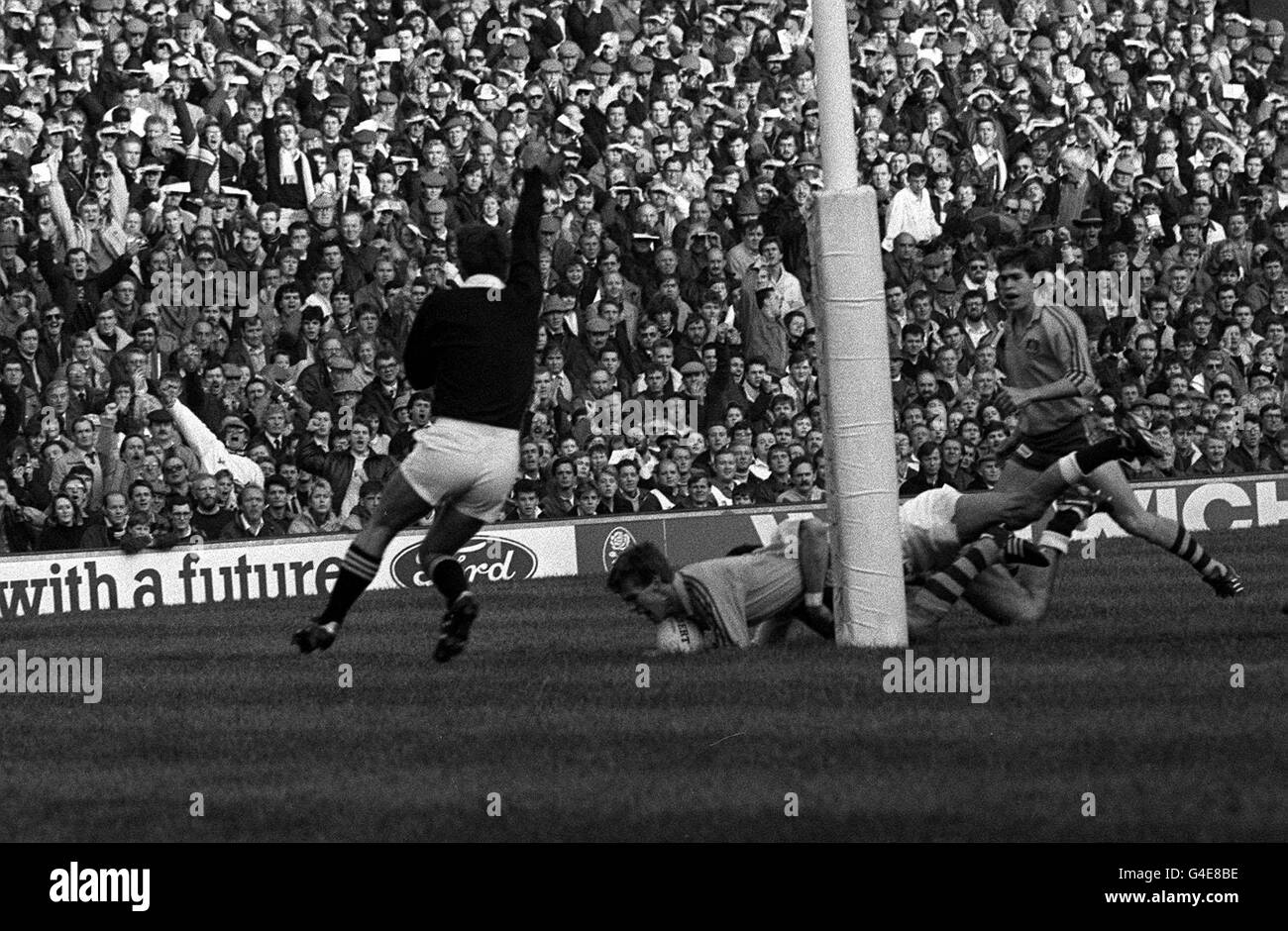 PA NEWS PHOTO 5/11/88 AUSTRALIA'S FULL BACK ANDREW LEEDS DIVES PAST THE POSTS FOR A TRY DURING THE OPENING TEST MATCH AGAINST ENGLAND AT TWICKENHAM Stock Photo