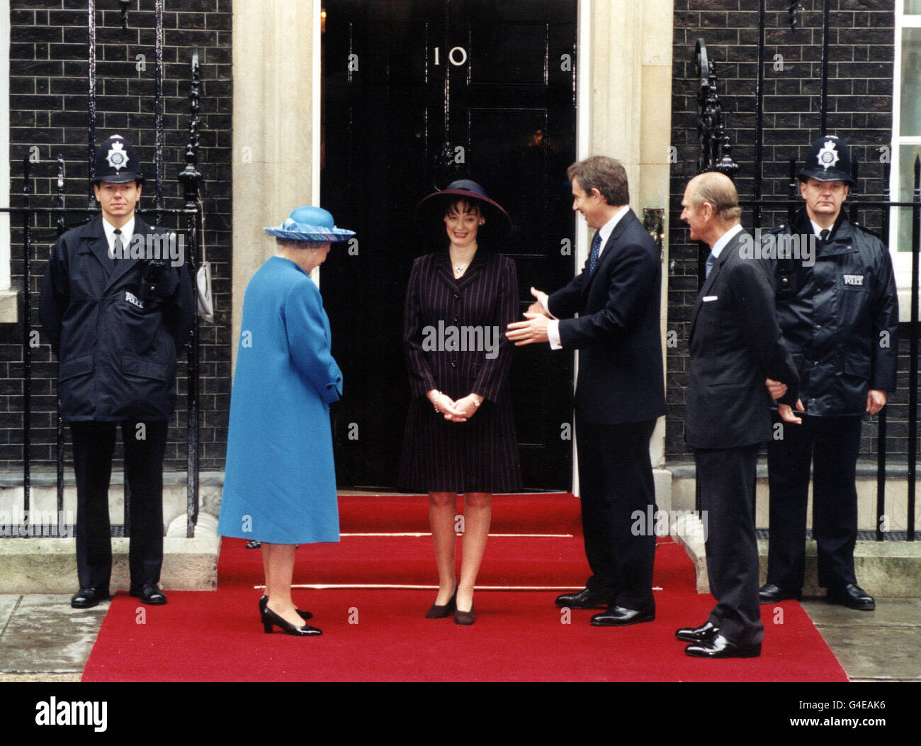 PA NEWS 20/11/97 L-R: THE QUEEN, CHERIE BLAIR, PRIME MINISTER TONY